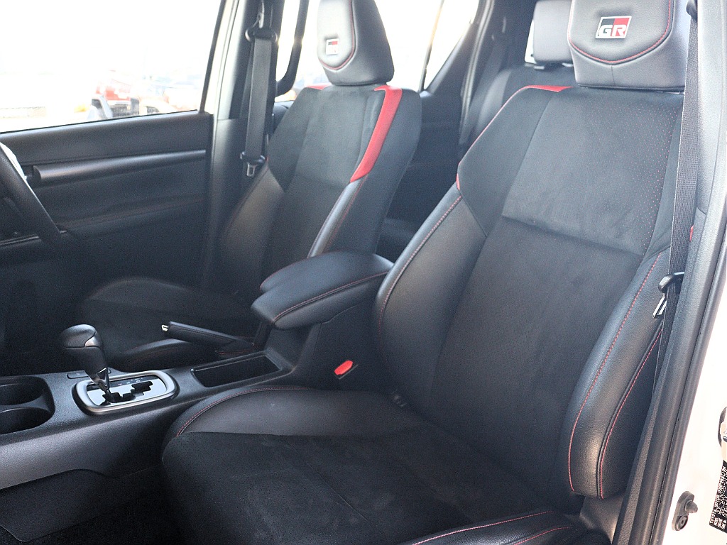 助手席側シート！