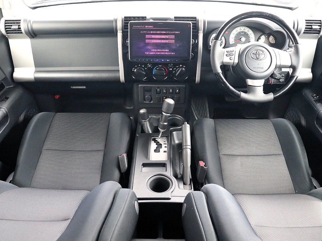 遊び心くすぐるインパネ周り！中央には新品ALPINE製フローティング11インチナビが鎮座！