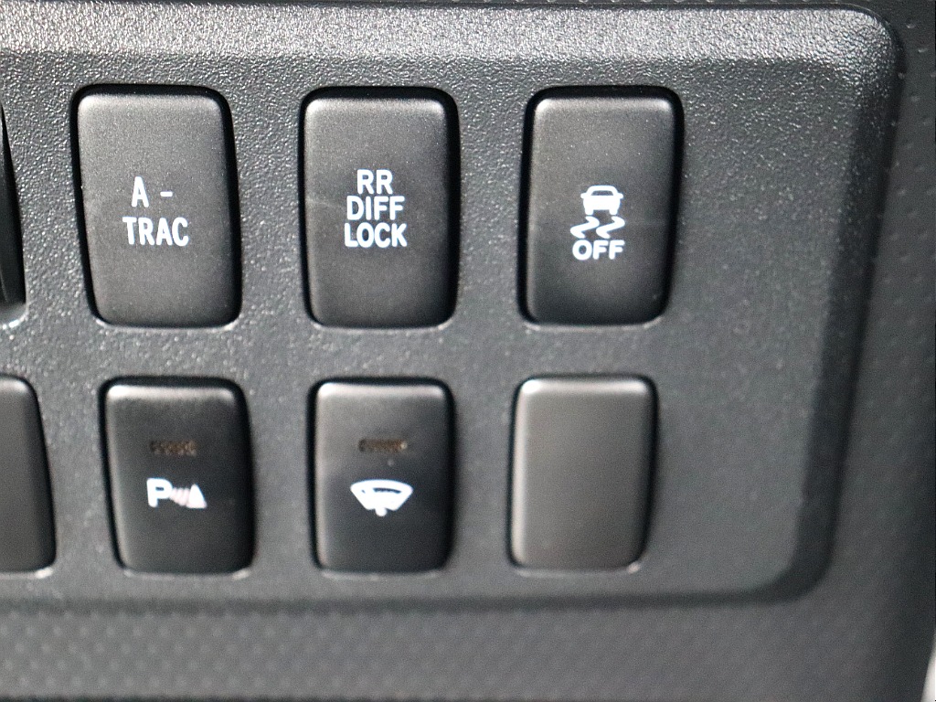 オプション装備のA-TRACにRデフロック付き！見た目の可愛さとは裏腹に走破性にも優れております！