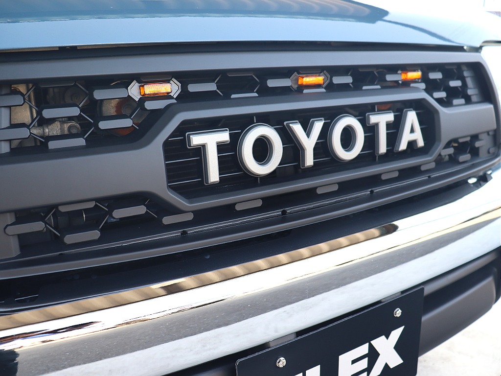 新品タコマア風TOYOTA横文字グリル