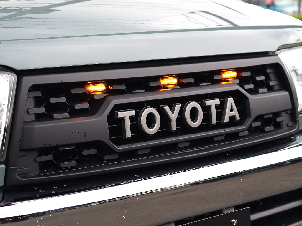 新品タコマ風グリルをセット！グリルマーカー付き！
