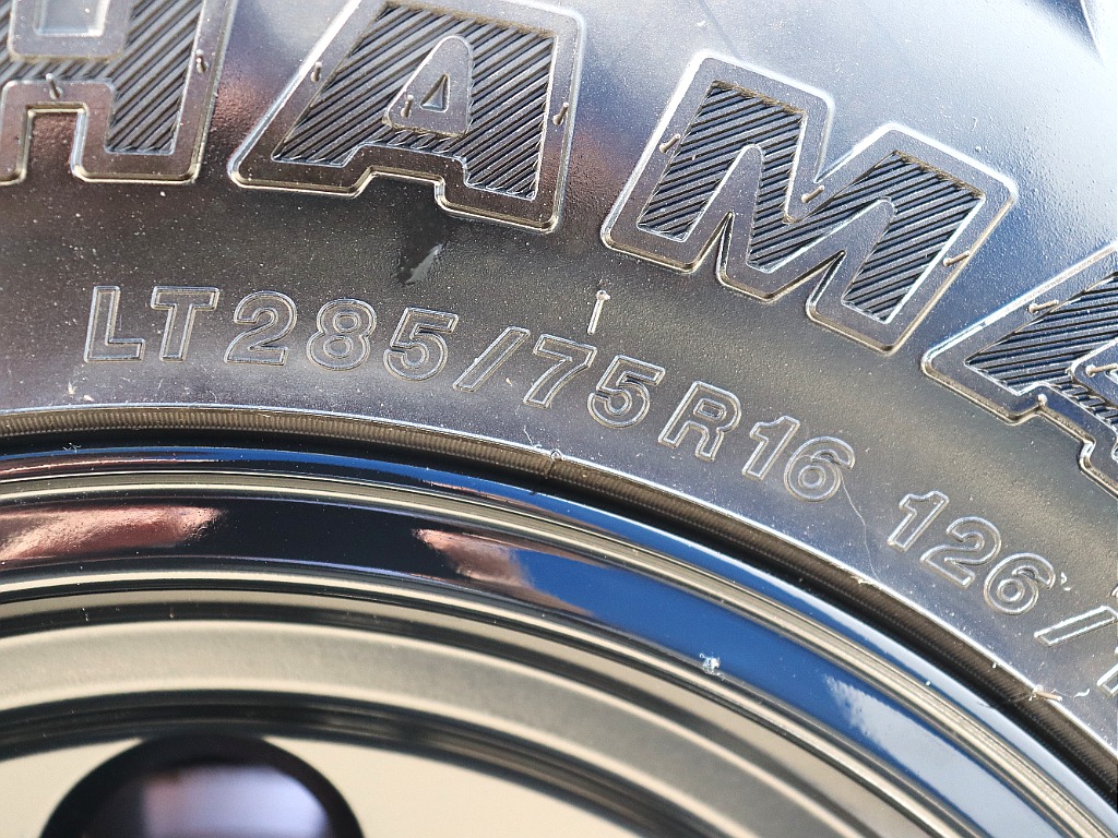 タイヤは2021年モデルのジオランダー285MTタイヤが装備されております！