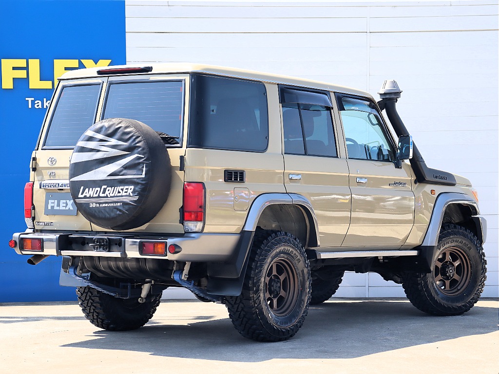 4×4エンジニアリング製足回りでリフトUP施工が施された１台！