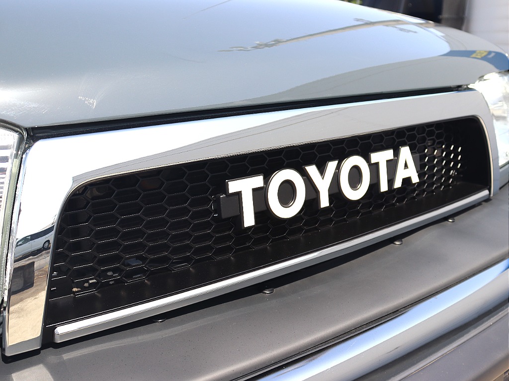 新品メッシュグリルにTOYOTAロゴ付きになります！