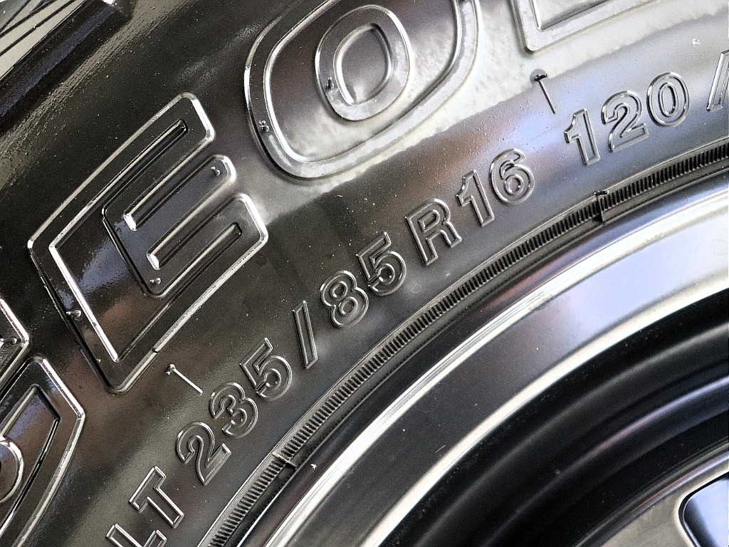 サイズは235/85/16となります！