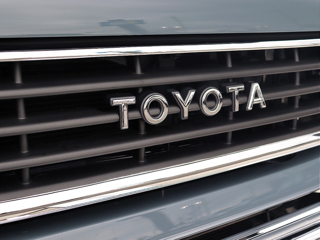 横文字TOYOTAロゴのグリル装備！