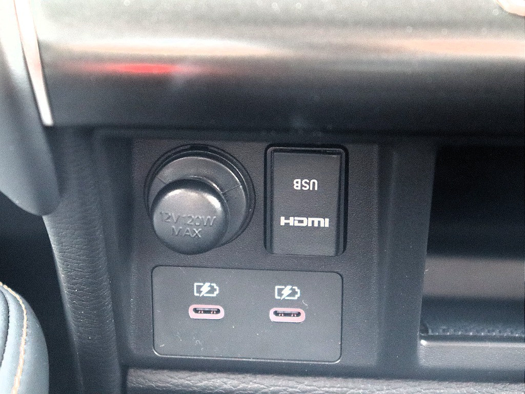 HDMIポートもセットさせていただいておりますので、ミラーリング機能なども接続可能になります！