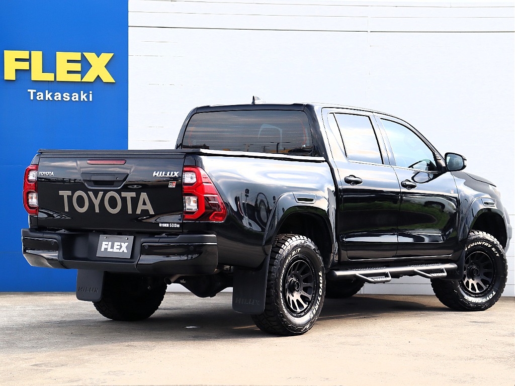 ご要望の多いブラックボディでご用意させていただきました！リアゲートには純正オプション装備のTOYOTAデカール付き！