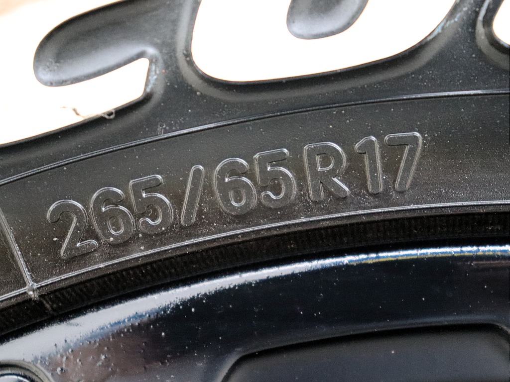 タイヤサイズ265/65/17をセット！