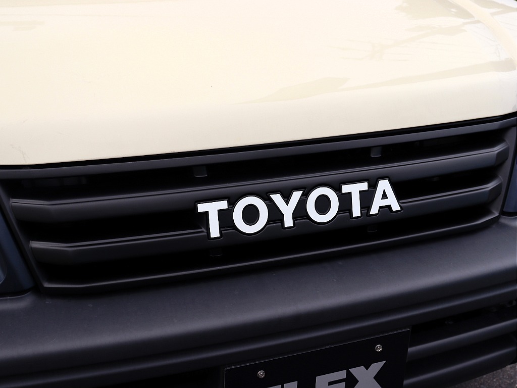 ＦＬＥＸオリジナルＴＯＹＯＴＡロゴ付きグリルをセット！