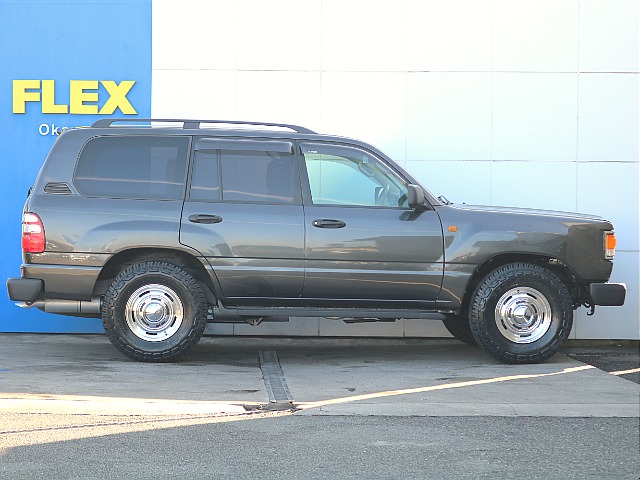 サイドステップ付きで乗り降り楽チンです☆