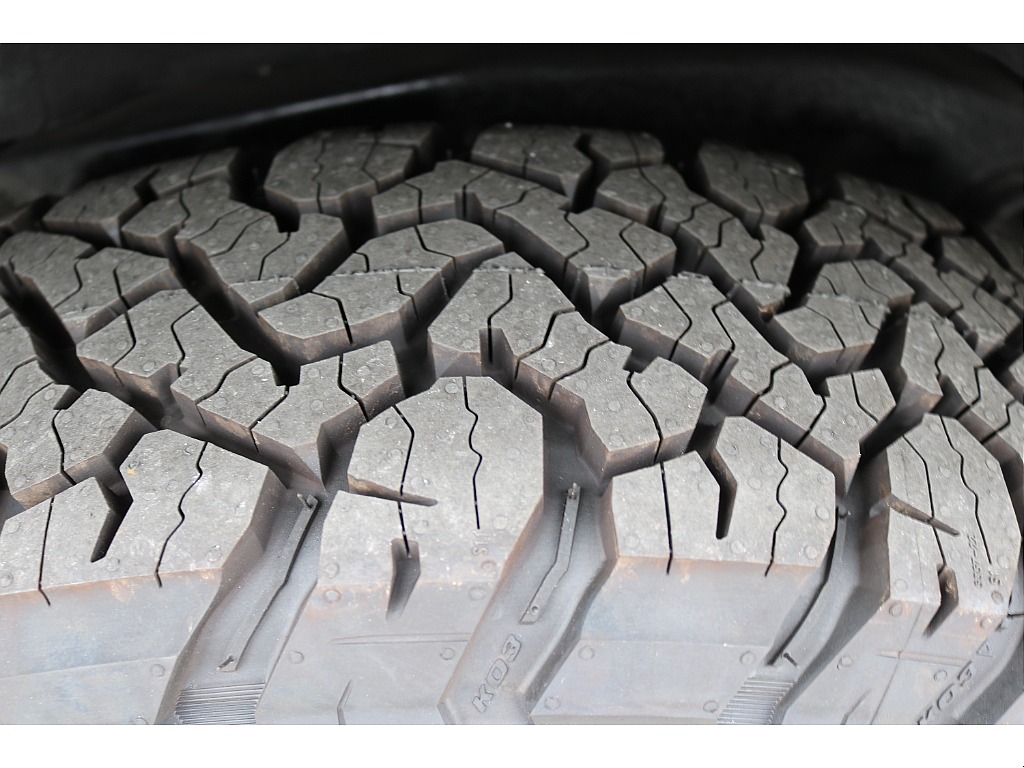 新品タイヤなので溝もしっかりとあります！