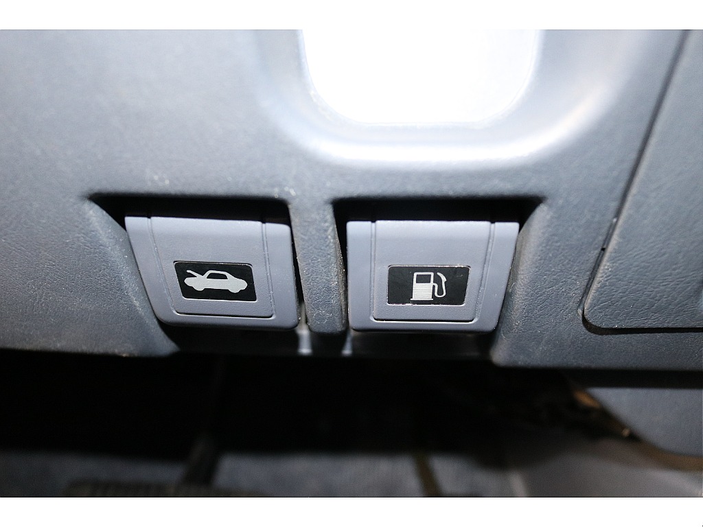 ボンネット/給油口