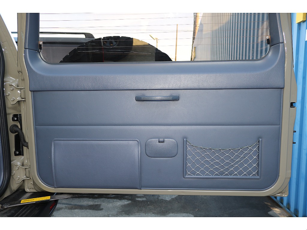 ラゲッジ内張り