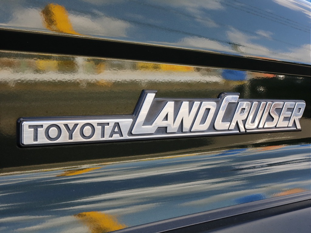 TOYOTALANDCRUISERエンブレム付き☆
