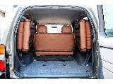 サードシート付きの8人乗り☆不使用の際は両サイド跳ね上げ可能ですのでお荷物たくさん積めます☆
