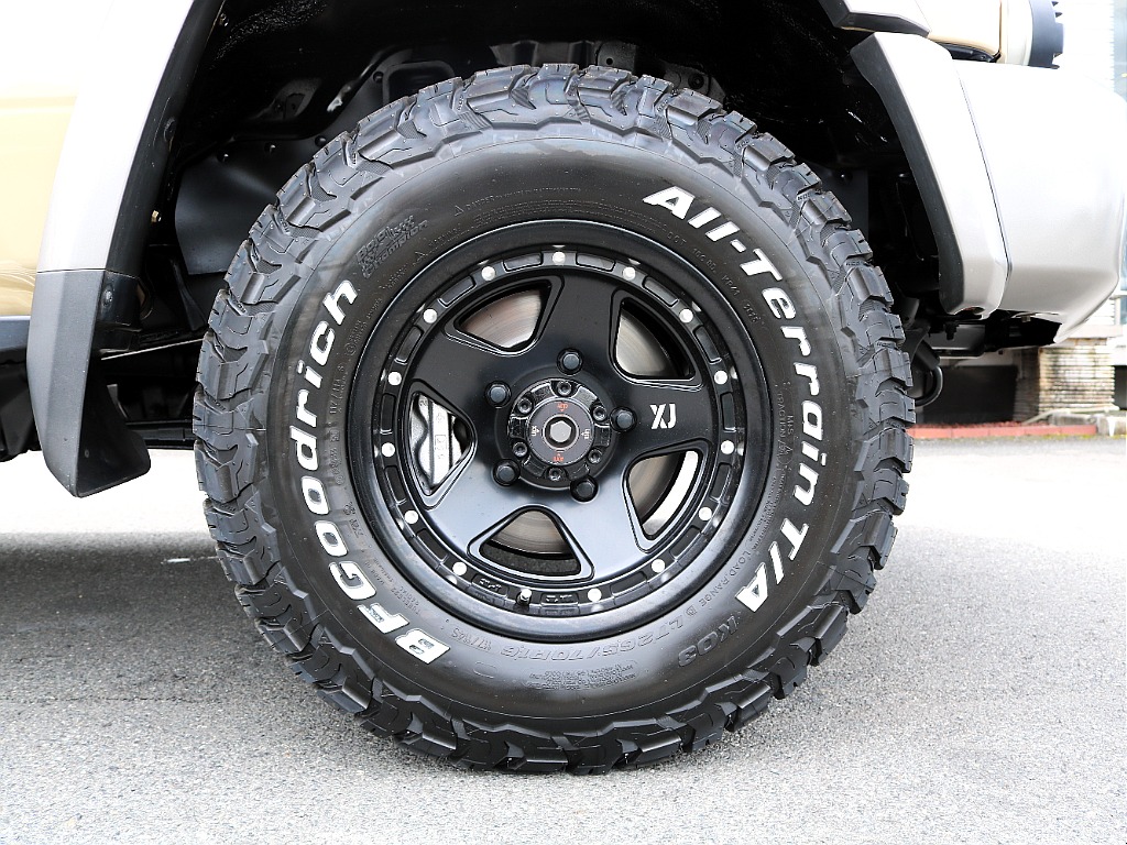 トヨタ ランドクルーザー70(3枚目)