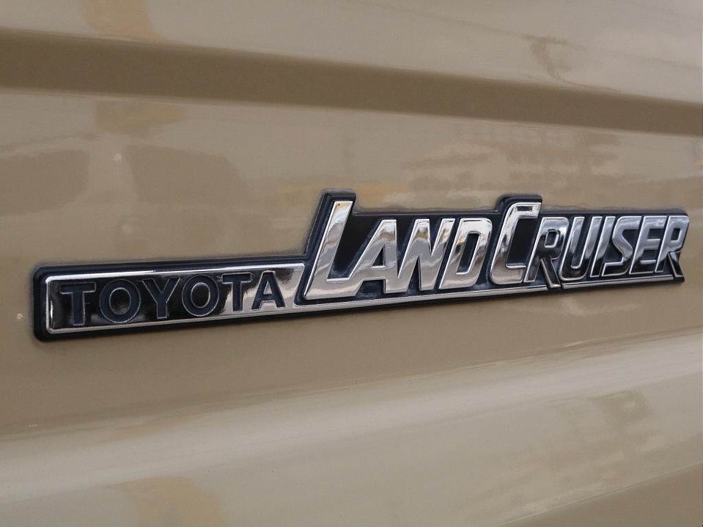 ランドクルーザーエンブレム