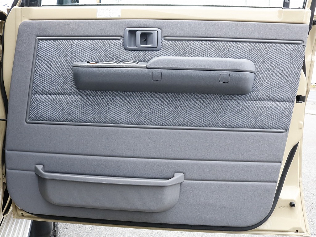 運転席の内張り