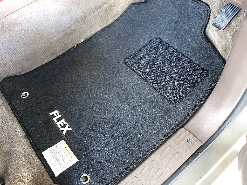 FLEXオリジナルフロアマットも装着済みです！