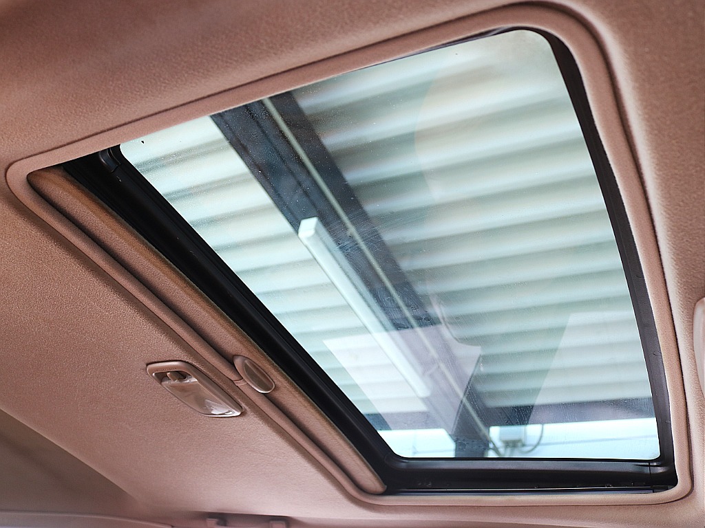 天張りを開けて日差しを取り入れるのも良いですね♪