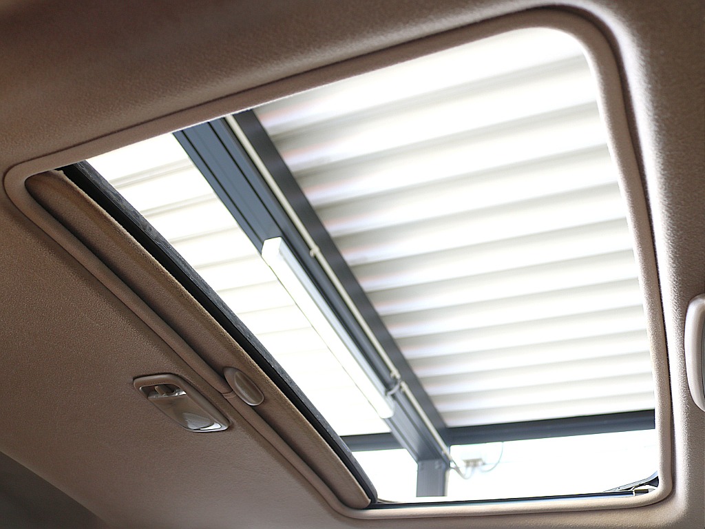 サンルーフ全開で走行するのも気持ち良いですよ♪