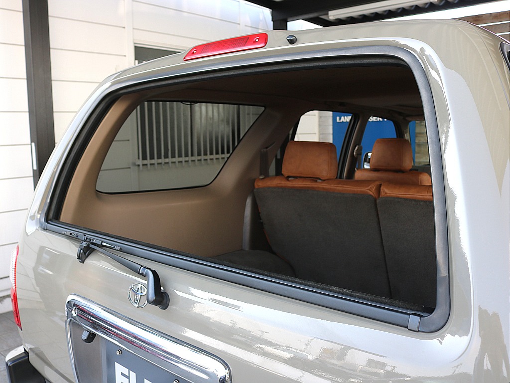 こちらが開いている状態となります♪ここからボードを入れるのも格好良いですね♪