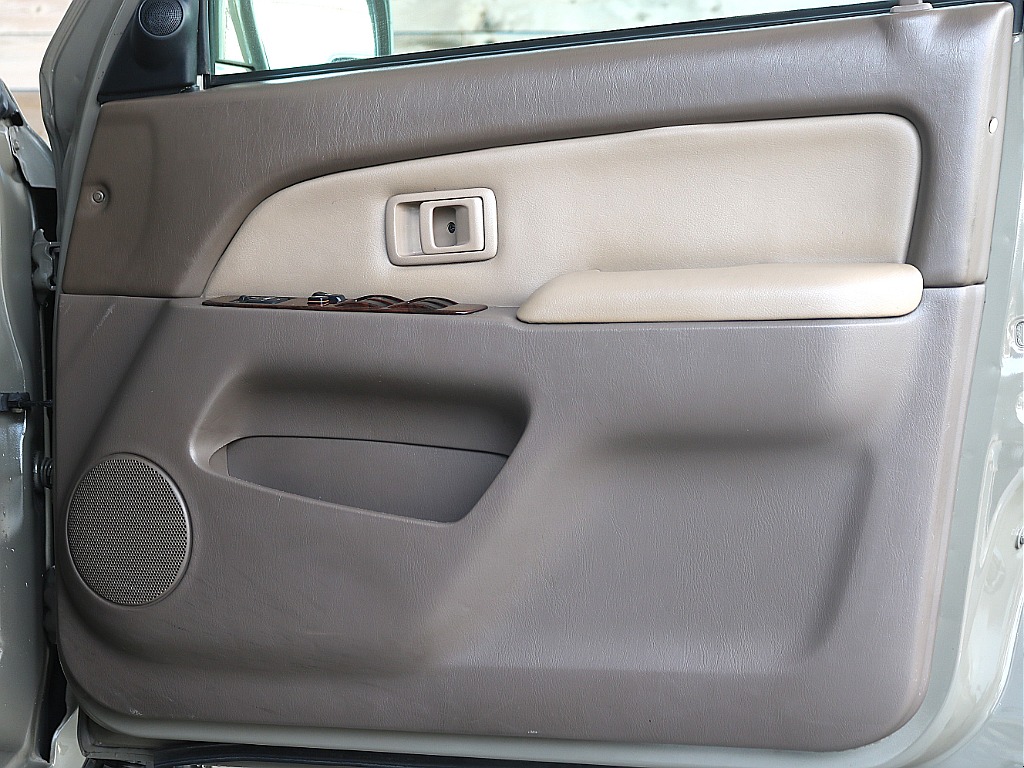 最近では内張りの張り替えも得意カスタムとなります♪