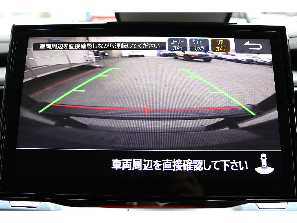バックカメラもパノラミックビューモニターも完備しております！