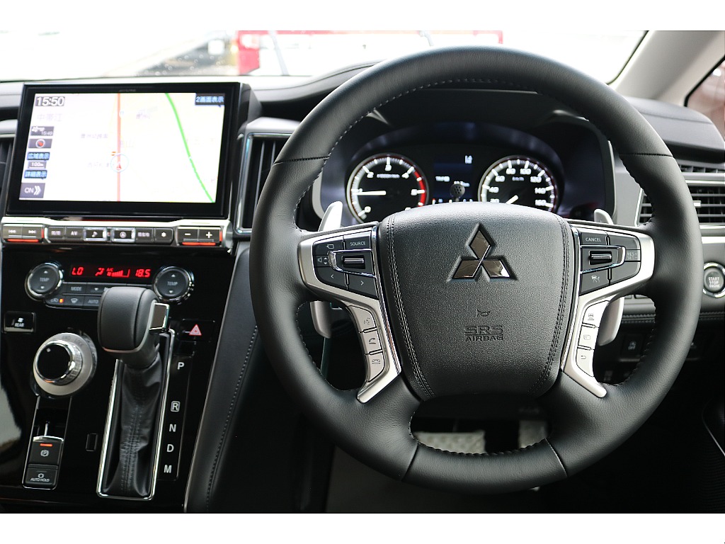 ステアリングで音量調整やクルーズコントロールの操作が可能です！