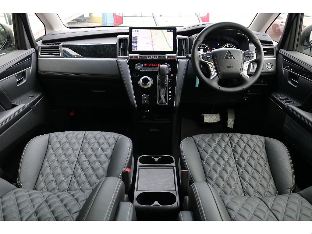 広々のコックピットが魅力的☆