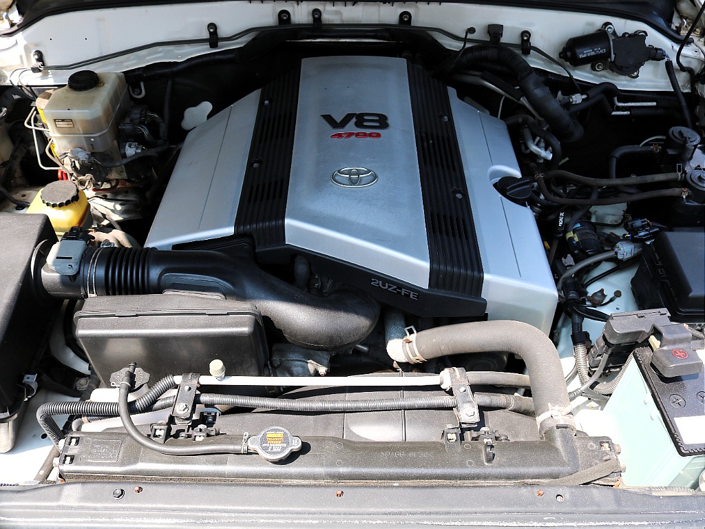 堂々たるV8エンジン搭載☆