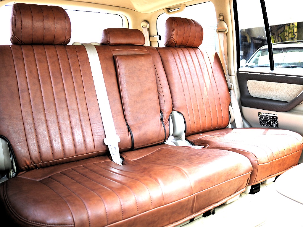 セカンドシートは6対4の分割シート☆