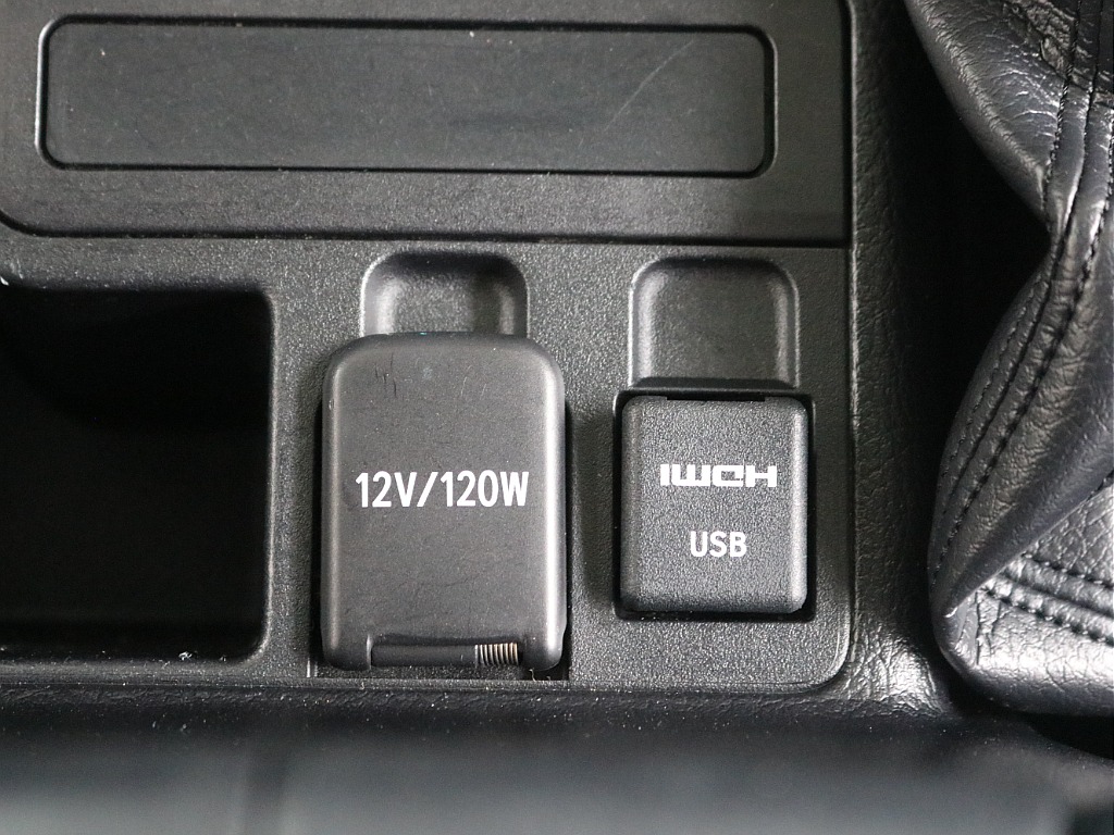 地味に嬉しい、アクセサリー電源とHDMI/USBポート！