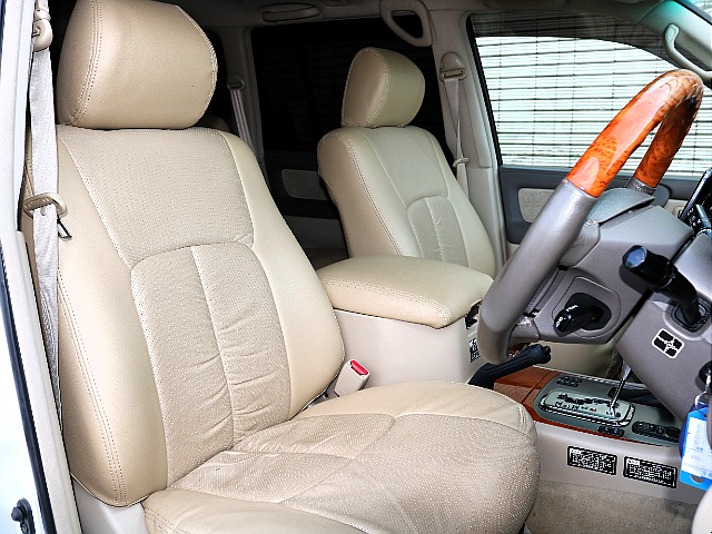 シートポジションも高く視界良好です☆