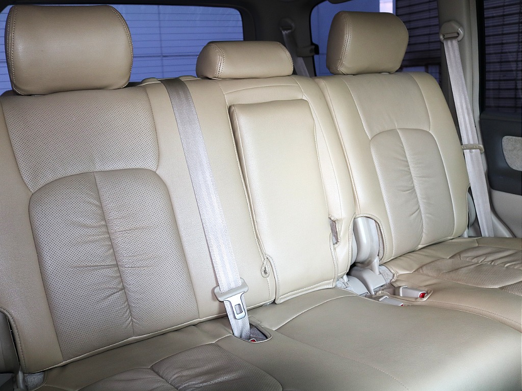 セカンドシートは6対4の分割シート☆