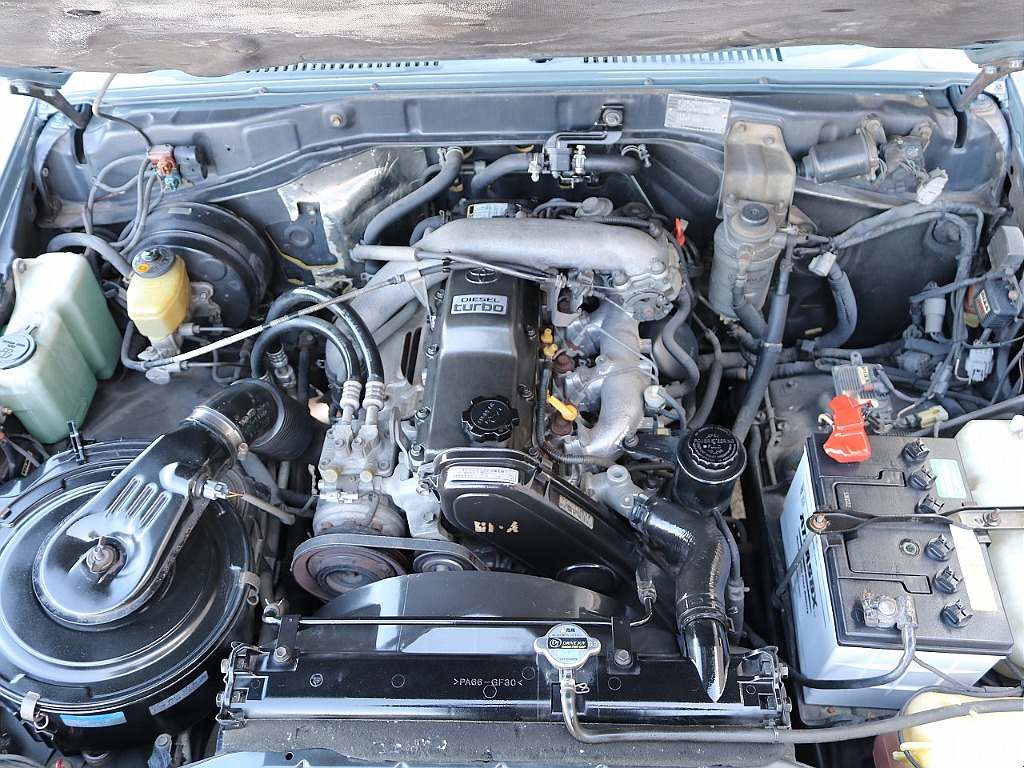 エンジンルームの状態も良好です！