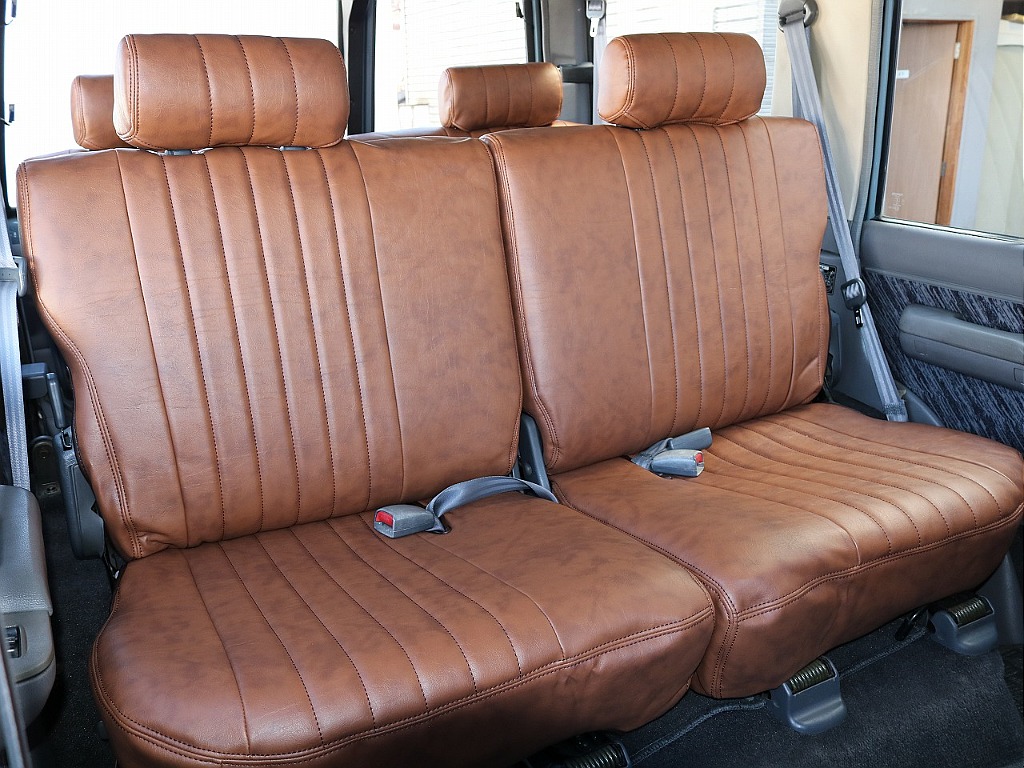 2列目シートは3人掛け！