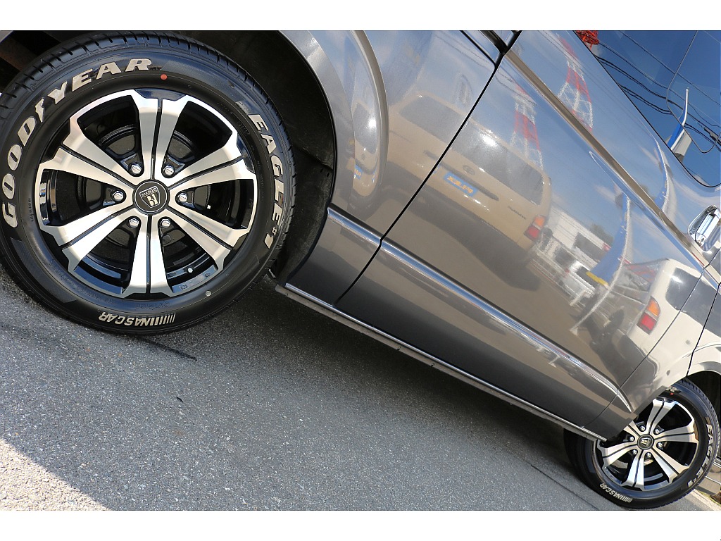 ナスカーホワイトレタータイヤ