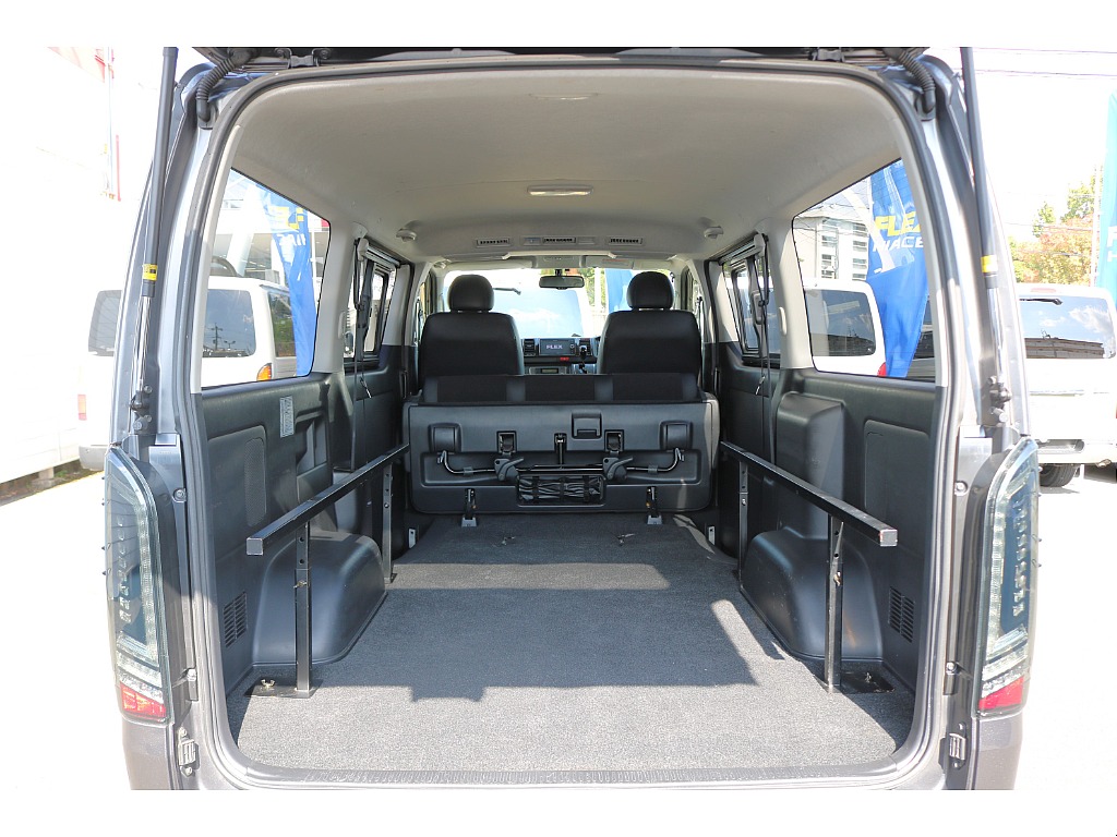 広々ラゲッジスペース♪アウトドアやお仕事にも◎