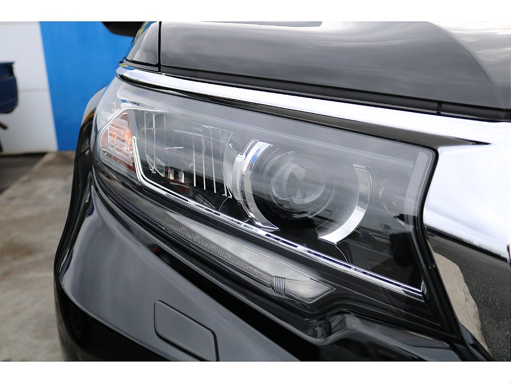 インナーブラックのヘッドライトが魅力的☆