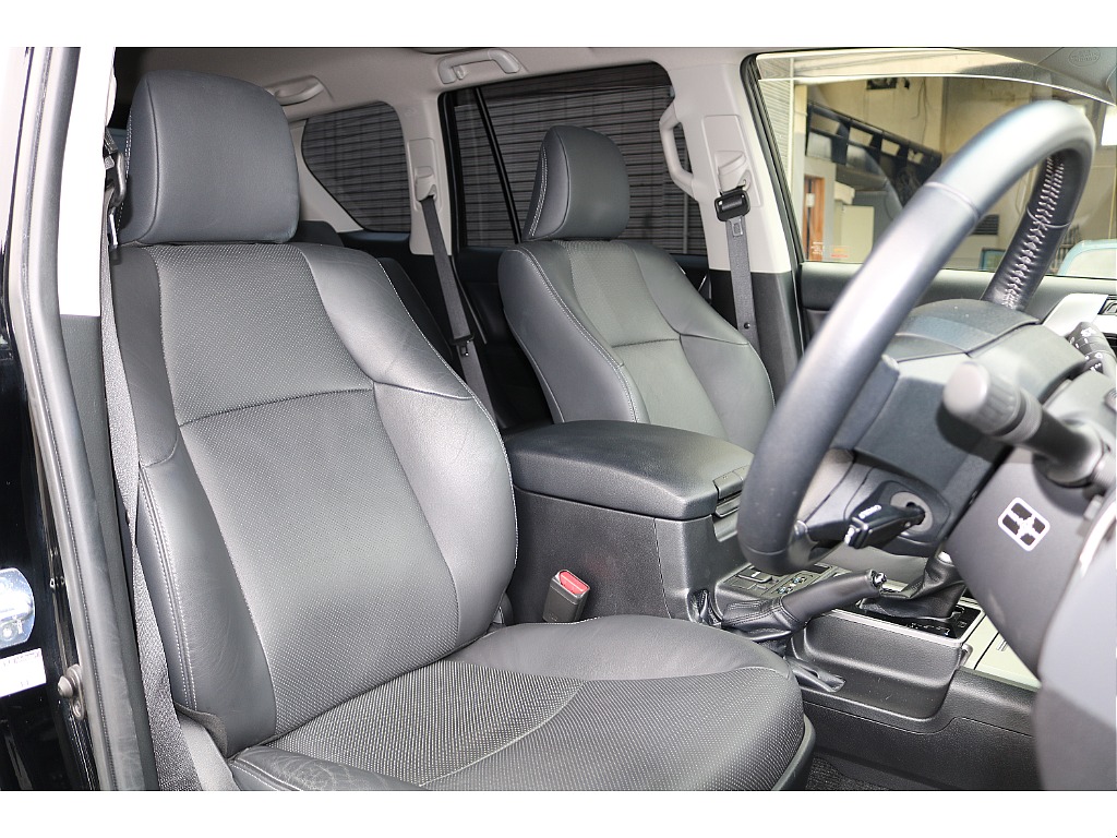 黒革シートも魅力の１つ！