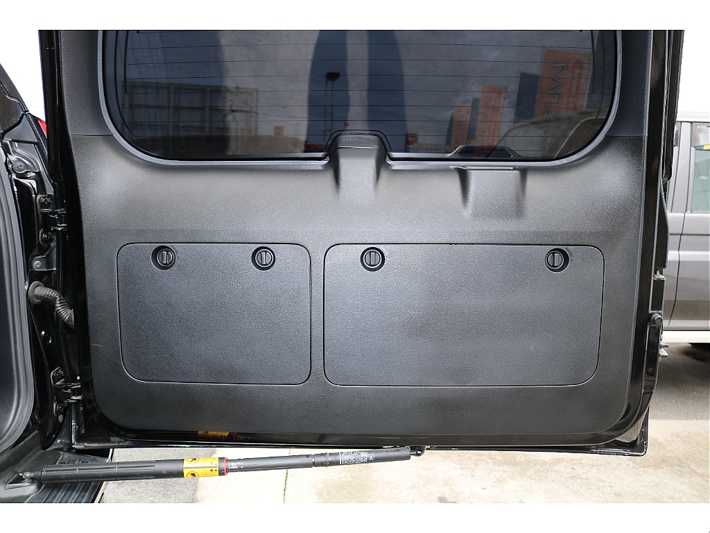 リアゲート内張りの状態も良好です！