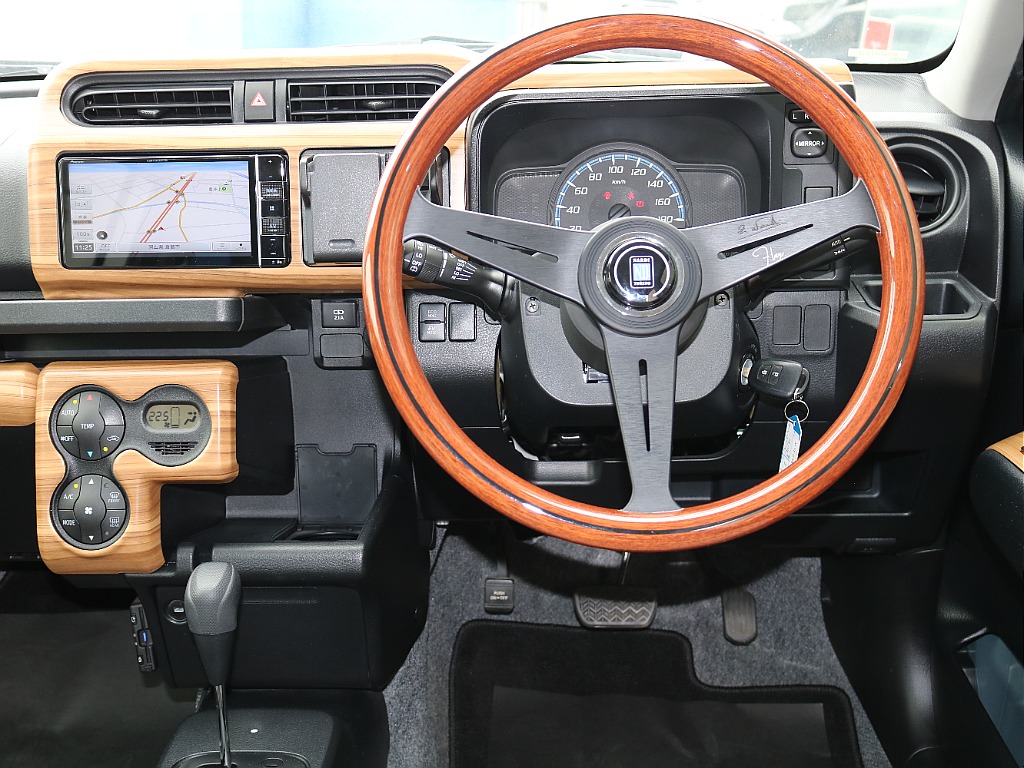 ＮＡＲＤＩハンドルは運転を楽しくしてくれます！！