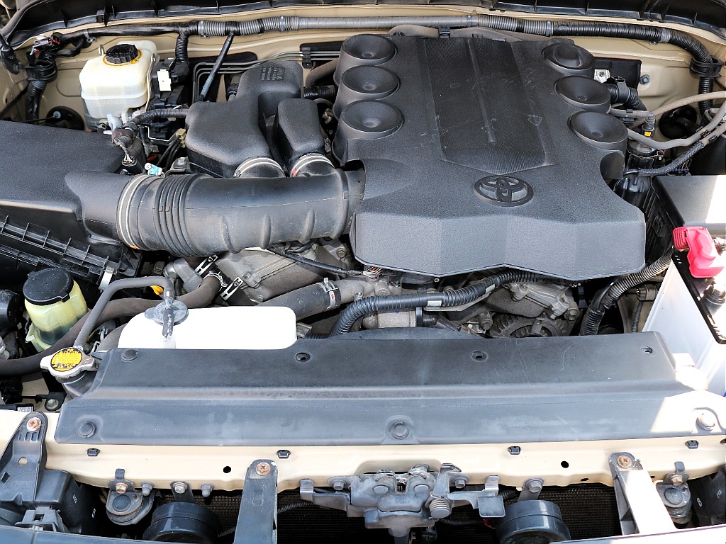 エンジンルームは御覧の通りです☆