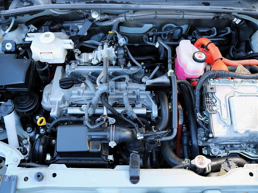 エンジンルームは御覧の通りです☆