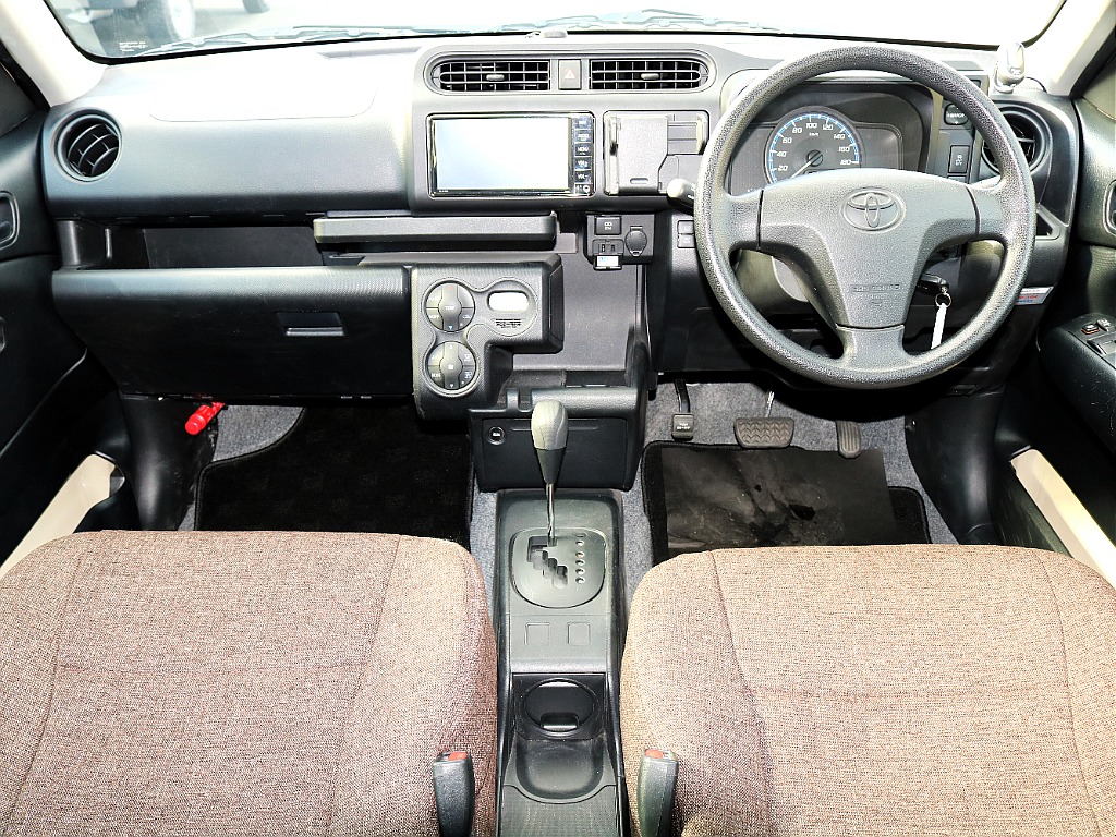 元々商業車設計「働く人の車」の為、室内の使い勝手がかなり充実☆