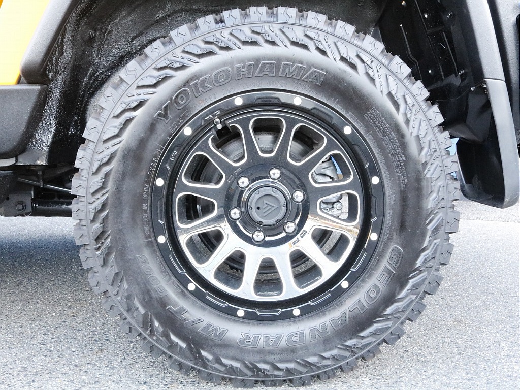 ホイールはタイヤはデルタフォースオーバルAW