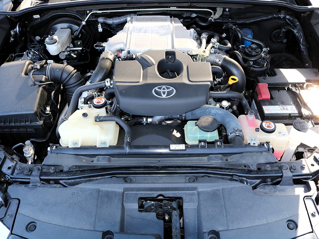 エンジンルームは御覧の通りです☆