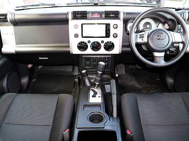 ナビ周りのインパネがボディ同色で可愛らしいです☆